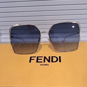 Fendi 40038U Oversized Square Sunglasses with Blue Gradient Lenses